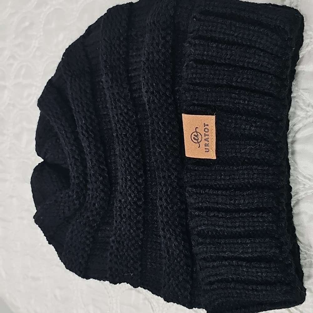 Uratot‎ Black Skull Cap